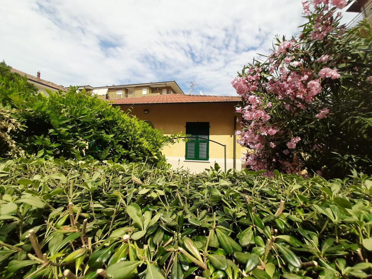 Villa La Casetta Con Giardino A 30 M Dal Mare San Bartolomeo Al Mare Exterior photo